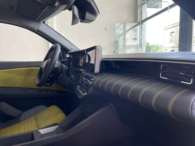 Renault 5 E-Tech 150 Comfort Range Iconic Five foto 13